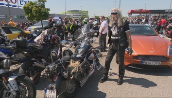 Burácajúce motory, pískajúce gumy, nablýskané mašiny. Motorkári a vodiči áut vyrazili na jazdu Bratislavou