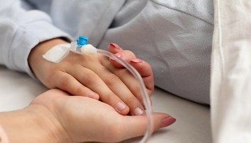 Rodičia si mysleli, že ide o bežné prechladnutie. Ich štvorročná dcéra teraz bojuje o život v nemocnici