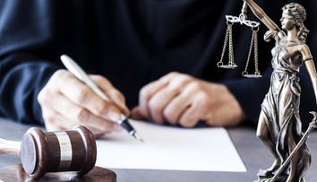 Kedysi atraktívny odbor, teraz berú každého: Právo už nie je to, čo bývalo