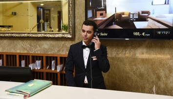 Cez deň herec, po nociach vrátnik