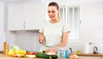 Zdravá večera za 18 eur pre štyroch? Lekárka varí rýchle jedlá, ktoré prospievajú aj črevám