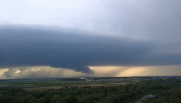 Cez Záhorie prechádzala silná búrka, vykazovala aj supercelárne črty