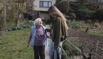 Veronika opustila korporát. To, čo dnes robí s 82-ročnou babičkou, si získa každého