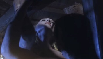 Erotické scény v mlyne: Najsexy slovenský model hviezdi v novom videoklipe