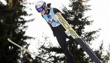 V ponožke skrývala nepovolenú pomôcku. Nórsku skokanku na lyžiach diskvalifikovali, kontrolóri ostali zaskočení