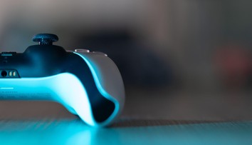 Otec si vybil zlosť pri videohre na osemmesačnom synovi. Hodil ho o stenu a spôsobil mu fraktúru lebky