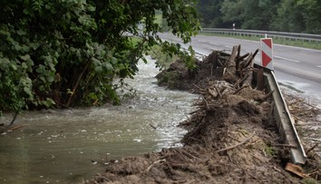 Výstraha pred povodňami aktuálne platí v 12 okresoch, varuje SHMÚ