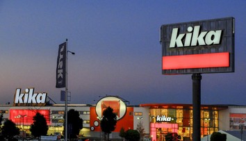 Známy nábytkársky gigant sa zmieta v problémoch. Zrejme zatvorí všetky predajne