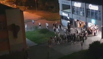 Krik, rozbité fľaše a prebdené noci. Obyvatelia košického sídliska už nevedia, čo ďalej
