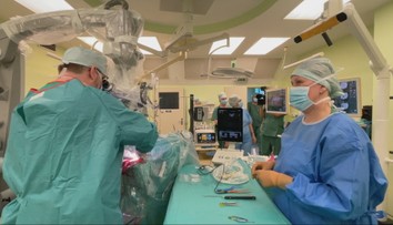 Slovenskí neurochirurgovia operujú mozog bez skalpela. Využívajú roboty, umelú inteligenciu a 3D vizualizácie