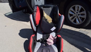 Hrozivá nehoda pri Trnave. Dievčatko (2) vypadlo za jazdy z auta, následne sa šúchalo po ceste