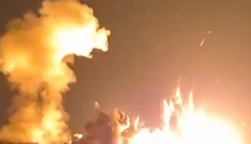 VIDEO: Použili veľa protibunkrových bômb. USA zaútočili na obrovský muničný sklad v Iráne