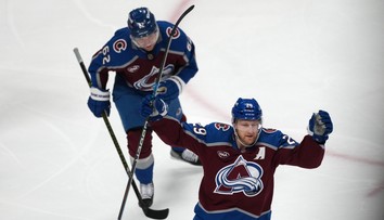 VIDEO: Colorado je stále stopercentné, Minnesote nepomohla ani zmena brankára. MacKinnon prekonal legendu