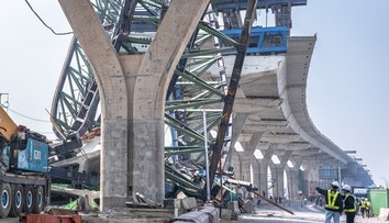 Ďalší pád žeriavu v obľúbenej dovolenkovej destinácii. Hlásia mŕtvych