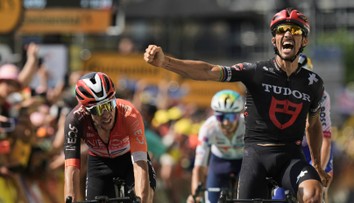 VIDEO: Dvojnásobný majster sveta sa postaral o nevídaný moment. Oslavoval triumf, hoci skončil tretí