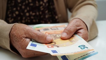 Absurdné situácie s energopomocou: Prečo majú nárok niektorí poslanci, no mnohí dôchodcovia nie?