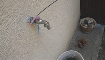Voda potečie len dve hodiny denne. Obec na východe vyhlásila mimoriadnu situáciu
