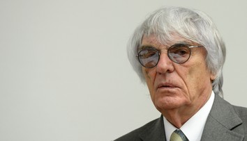 Bývalý šéf F1 sa priznal k daňovým podvodom. V minulosti vinu odmietal