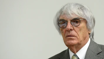 Bývalý šéf F1 sa priznal k daňovým podvodom. V minulosti vinu odmietal