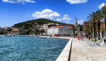 V lete sa opäť dostanete do Splitu z Bratislavy vlakom. Vziať si môžete aj auto