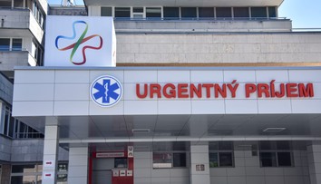 Utrpela veľmi vážne zranenia. Dievča (11) z nehody v Petržalke je naďalej v nemocnici