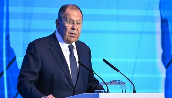 Rusko je pripravené ponúknuť NATO a EÚ záruky o neútočení, vyhlásil Lavrov