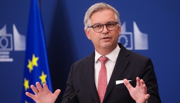 EK navrhla predĺžiť ochranu Ukrajincov o rok s výnimkou mužov v odvodovom veku