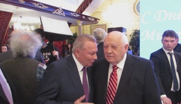 Rudolf Schuster nezabudol na narodeniny Michaila Gorbačova. Prekvapil ho týmto darom