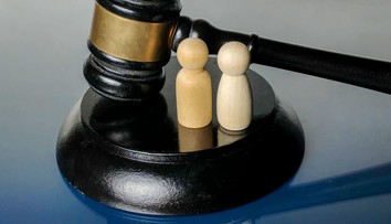 Žiadne „povinné rozvody“ v zákonníku nie sú, tvrdí rezort spravodlivosti. Zmenou pohlavia manželstvo jednoducho zanikne