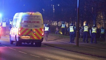 Mysleli si, že ide o dekoráciu. Ľudia sa fotili s useknutou hlavou muža, ktorého usmrtil autobus