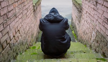 Fetujú lieky pre kone, ktoré ich paralyzujú. Slováci objavili ketamín, po ktorom sa vidia z pohľadu tretej osoby