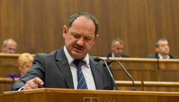 Psy a mačky budú od januára operovať bez umŕtvenia, tvrdí Simon