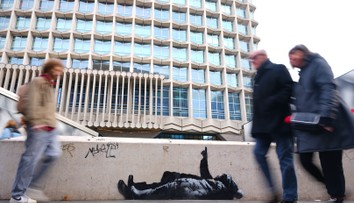 Banksy opäť tvoril v uliciach Londýna. Umelec chcel dielom poukázať na vážny problém