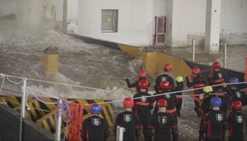 Padajú na kolená a lapajú po dychu. Ľudia si dobrovoľne platia stovky eur za to, aby prežili katastrofu