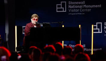 Elton John oznámil, že prišiel o zrak