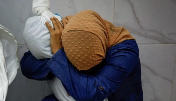 Odovzdávali ceny World Press Photo. Zvíťazila snímka ženy z Pásma Gazy s mŕtvym dieťaťom v náručí