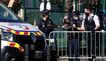 Tunisan zabil nožom francúzsku policajtku priamo na stanici