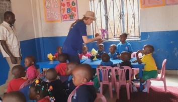 Slovenská učiteľka vymenila školu za Afriku: Pozrite sa, ako pomáha v Ugande