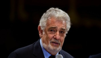 Operná legenda čelí novému obvineniu. „Domingo sa ma chcel dotýkať a pokúsil sa ma pobozkať,“ tvrdí ďalšia žena