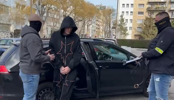Známy raper, ktorého obvinili v súvislosti s drogami, je na slobode. Krajský súd nariadil jeho prepustenie