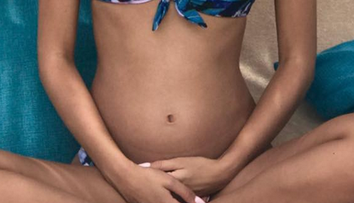 Známy spevák opäť otcom. Dieťatko mu porodí o 18 rokov mladšia priateľka