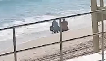 Žena zachránila z rozbúrenej vody topiaceho sa muža. Ani vo sne by jej nenapadlo, o koho ide