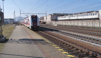 Na viacerých vlakových staniciach zrušili pokladnice. V Kysuckom Novom Meste to však prišlo v najhorší možný čas