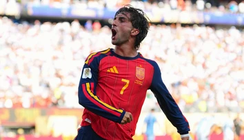 Z kritizovaného hráča sa stal nesmrteľný hrdina. Argentínske hradby prelomil Torres, Španieli sú majstri sveta