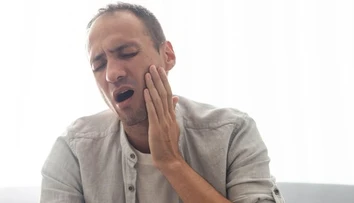 Krv pri čistení zubov netreba podceňovať. Môže signalizovať vážnejší problém