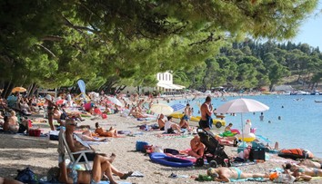 Počasie v Chorvátsku prekvapilo všetkých. Na Jadran sa vrátilo leto, ľudia sa kúpu v mori