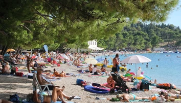 Počasie v Chorvátsku prekvapilo všetkých. Na Jadran sa vrátilo leto, ľudia sa kúpu v mori