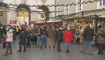 Prísny lockdown sa skončil, Rakúšania sa preto húfne pustili do obchodov. Nezaočkovaní majú smolu