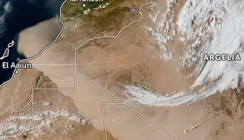 VIDEO: Saharou sa prehnala gigantická piesková stena. Predvoj silnej búrky zachytili satelitné snímky