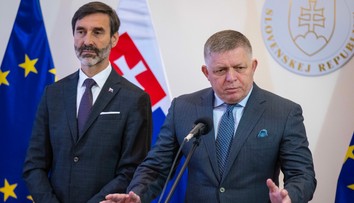 Fico sa dostal do sporu s Francúzmi. Vylúčil účasť v koalícii ochotných na pomoc Ukrajine